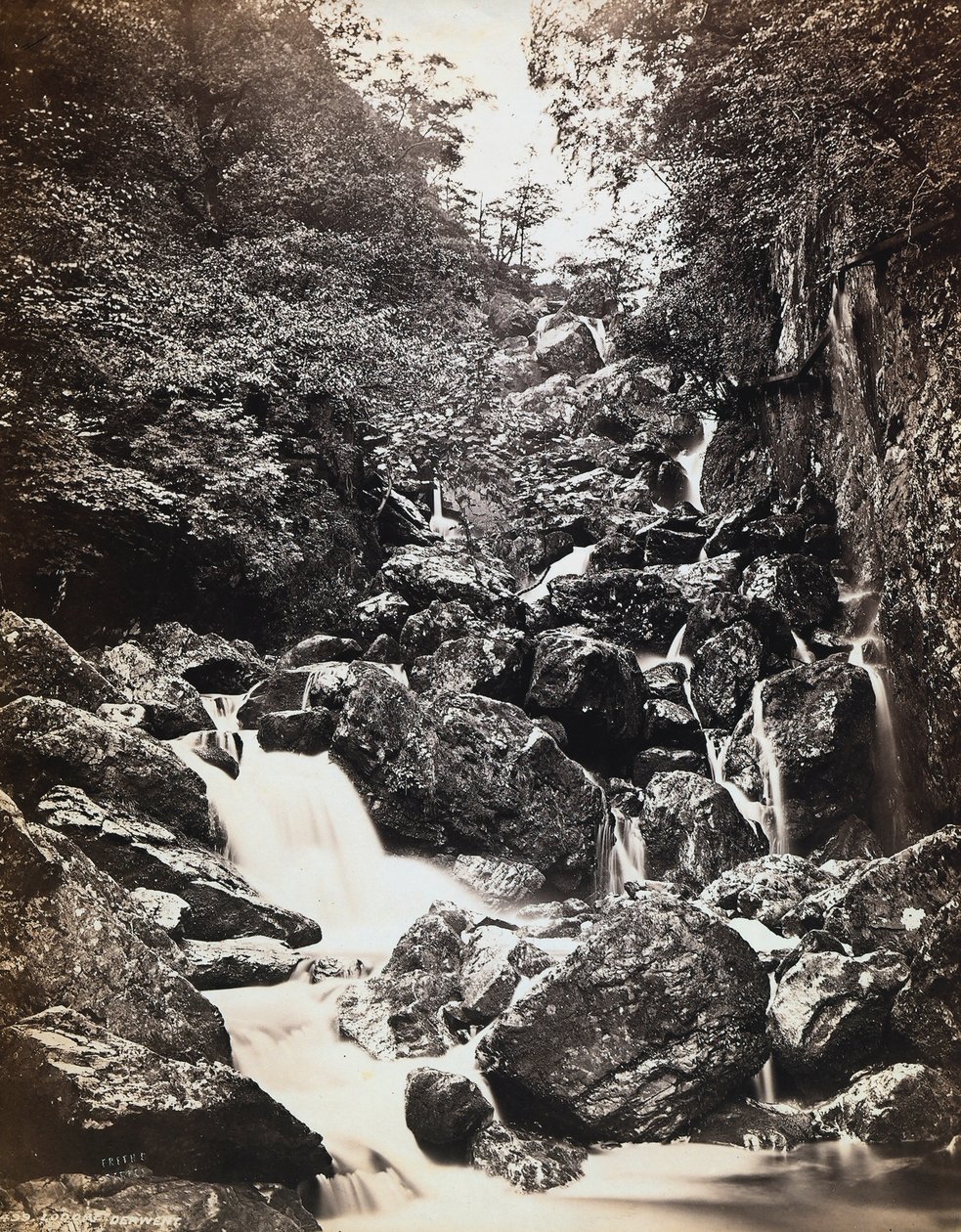 Říční krajina poblíž Derwentwater ve Velké Británii. od Francis Frith