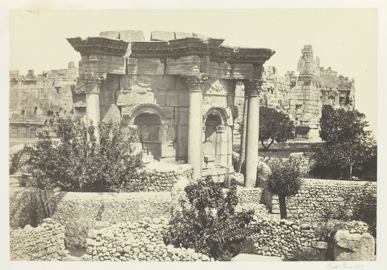 Kruhový chrám, Baalbec, 1857. od Francis Frith