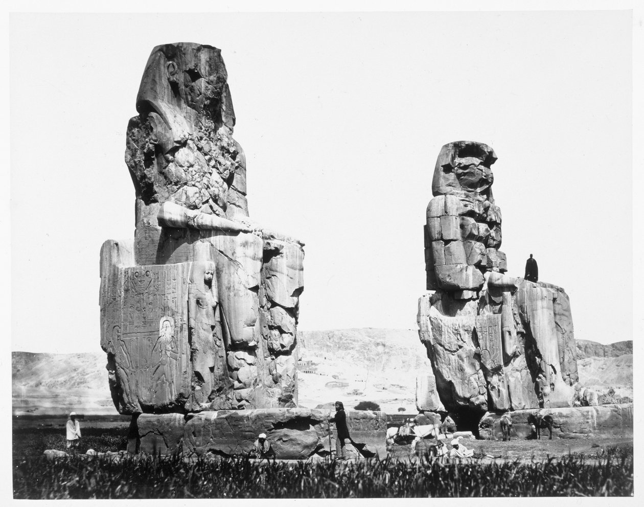 Memnonovy kolosy, Théby, Egypt, 1860 od Francis Frith