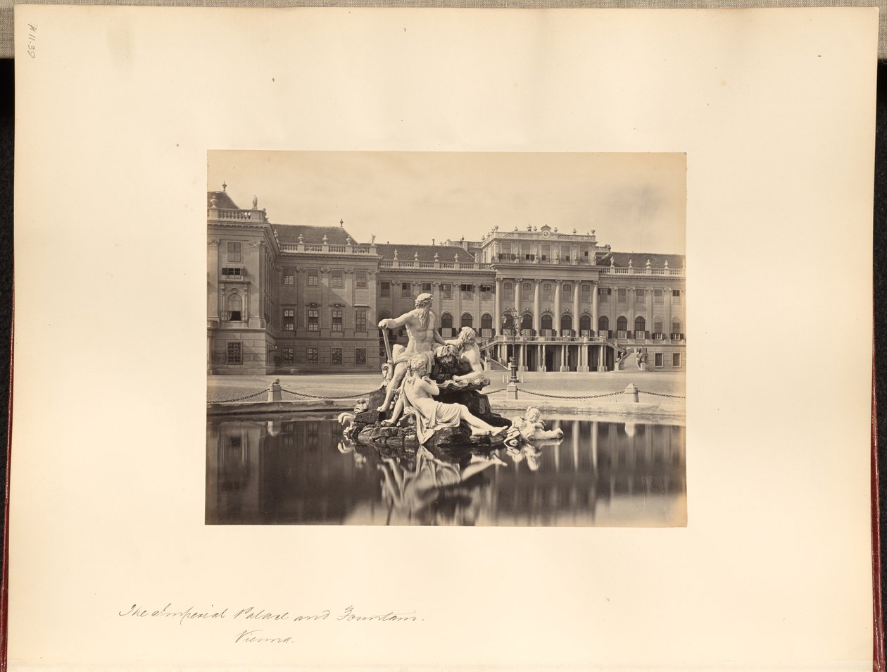 Císařský palác a fontána, Vídeň od Francis Frith
