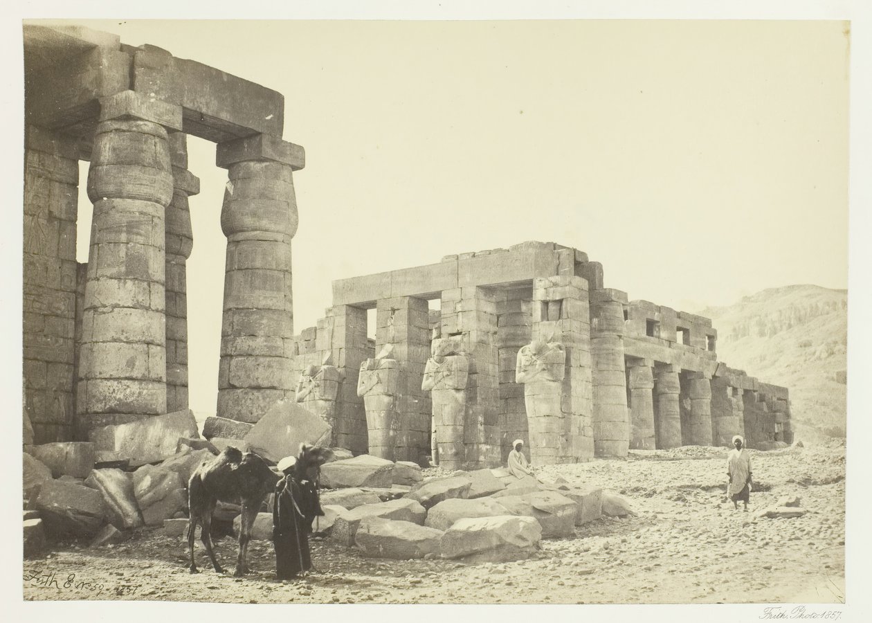 Memnonium, Théby, z pláně, 1857. od Francis Frith
