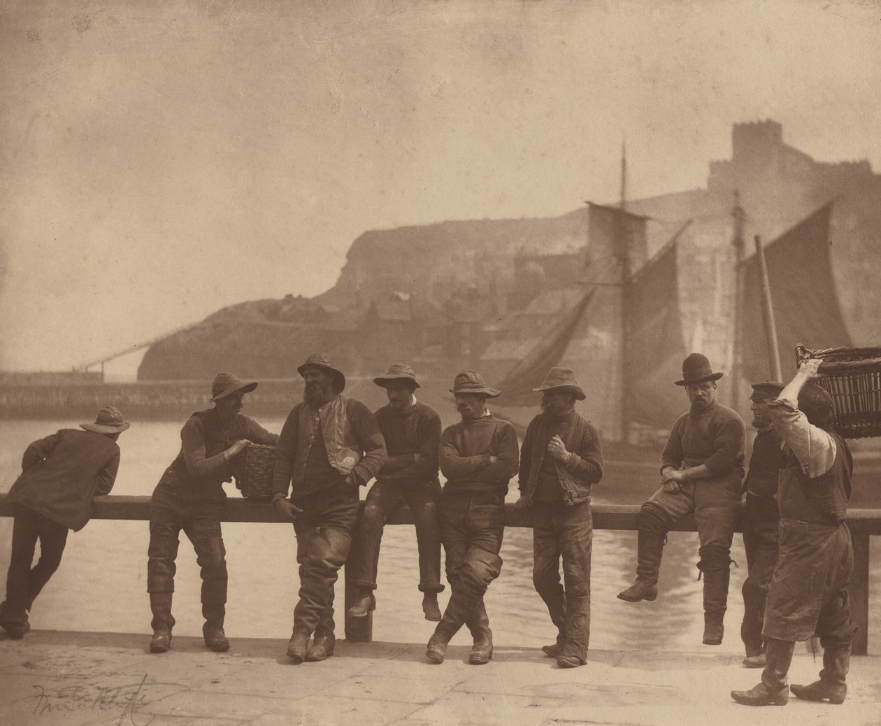 Whitby Fishermen, c. 1885. od Frank Meadow. Sutcliffe