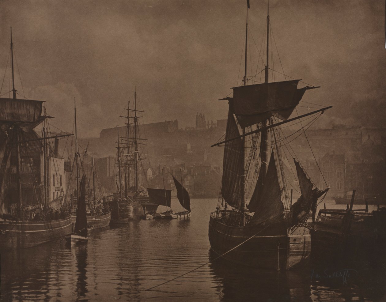 Whitby Harbour, c. 1885. od Frank Meadow Sutcliffe