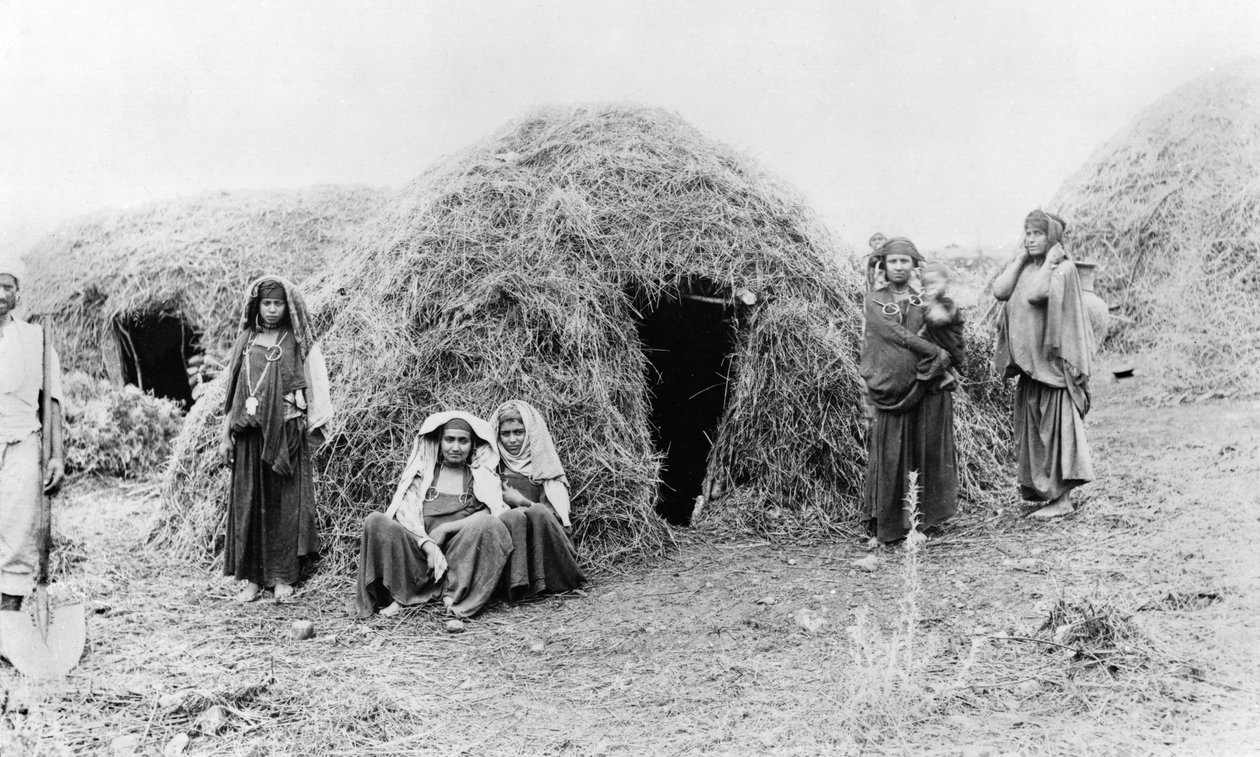 Berberská vesnice poblíž Tunisu, kolem roku 1900 od French Photographer