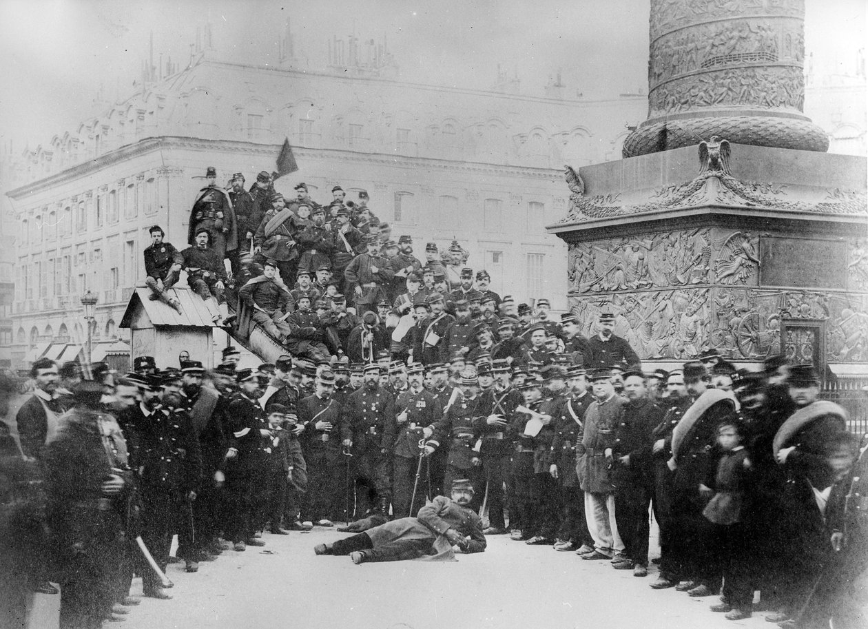 Communards na Place Vendôme během Pařížské komuny, 1871 od French Photographer