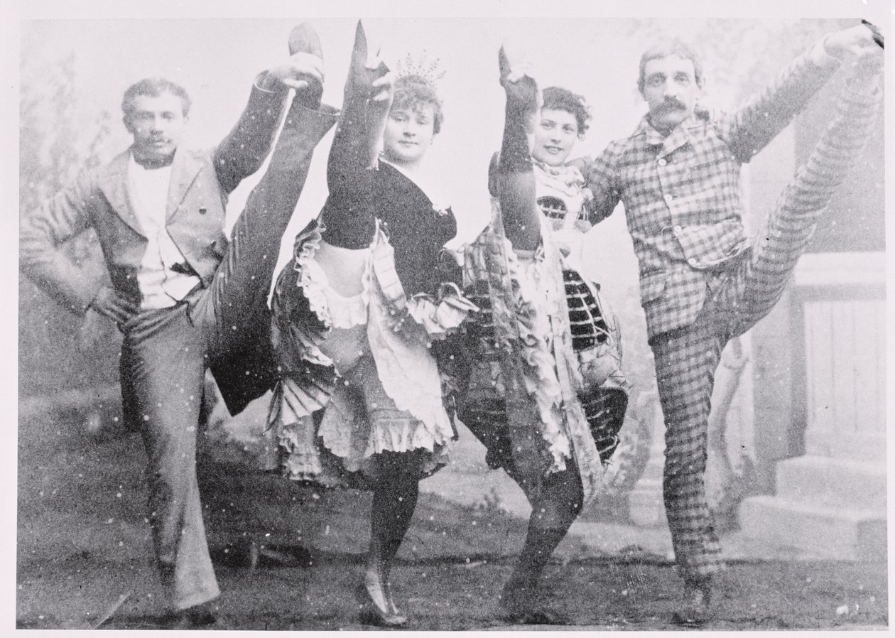 Dancing the Can-Can, konec 19. století od French Photographer