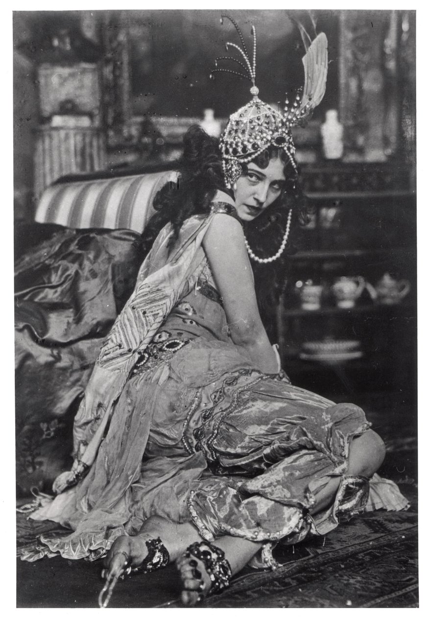 Ida Rubinsteinová (asi 1885-1960) jako Zobeida v Šeherezádě, asi 1910 od French Photographer