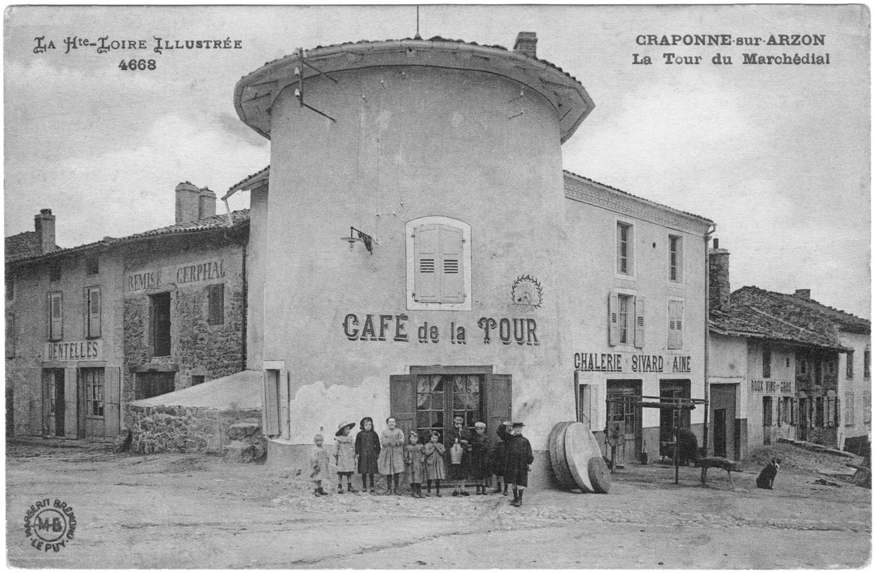 Marchedial Tower v Craponne-sur-Arzon, počátek 20. století od French Photographer