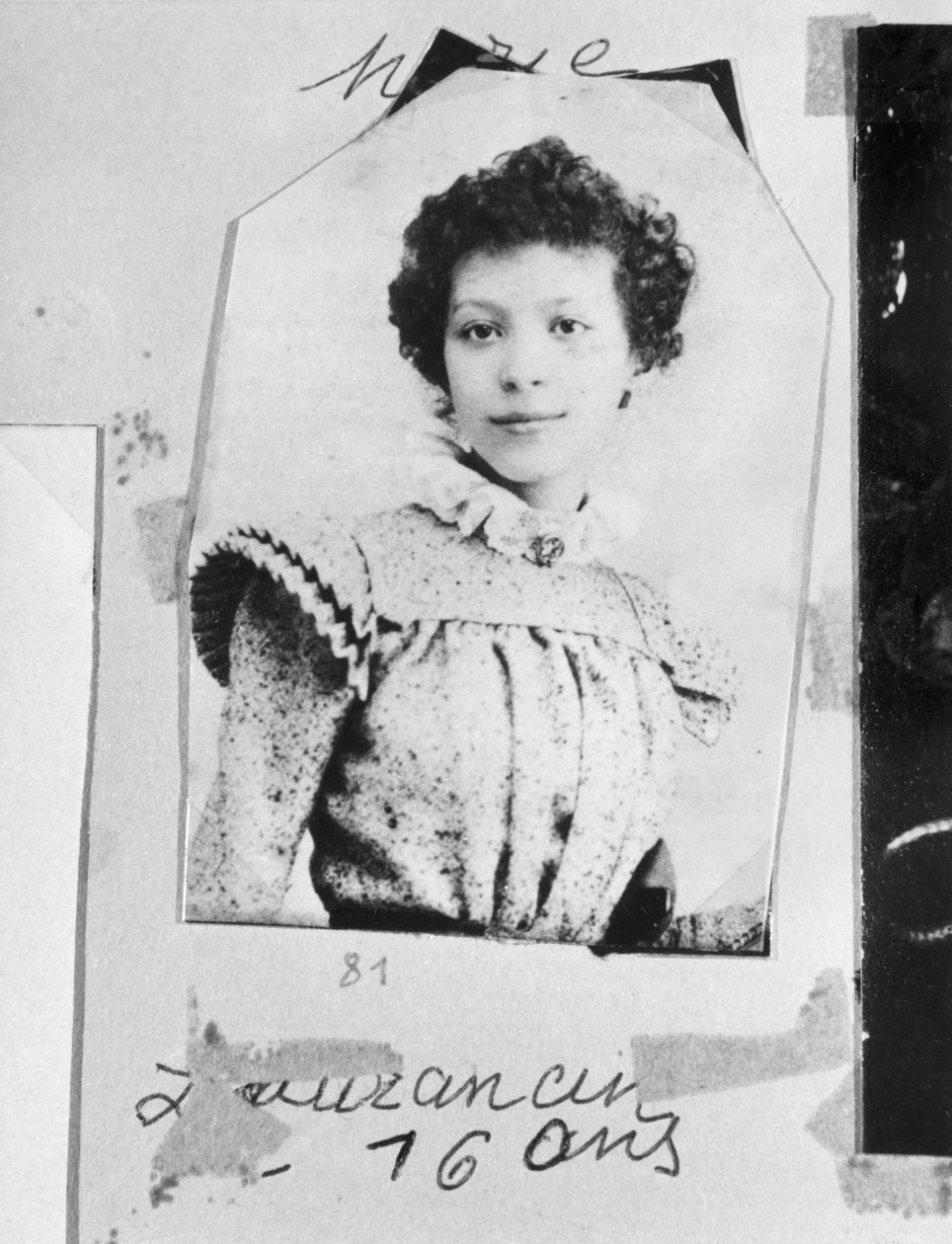 Marie Laurencinová ve věku 16 let, z alba Marcel Jouhandeau, 1899 od French Photographer