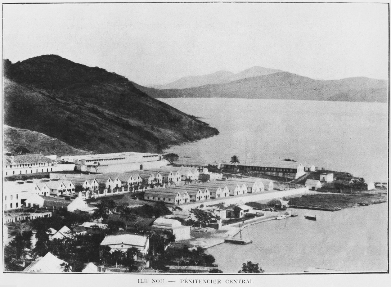 Nová Kaledonie, Isle of Nou, centrální vězení, z La Depeche Coloniale, 1903 od French Photographer