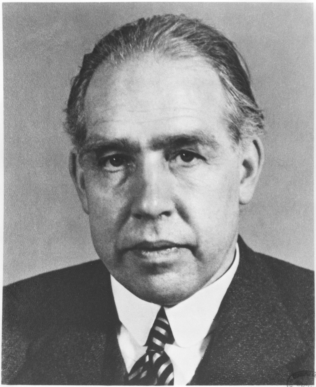 Niels Bohr (1885-1962) kolem roku 1922 od French Photographer