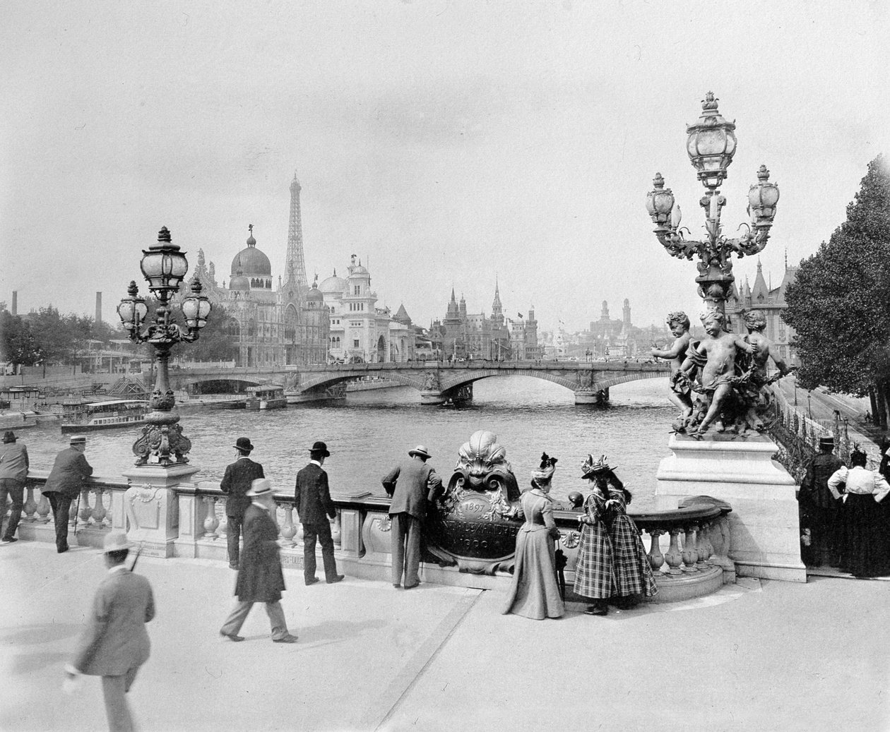 Pont Alexandre III - Světová výstava v Paříži v roce 1900 od French Photographer
