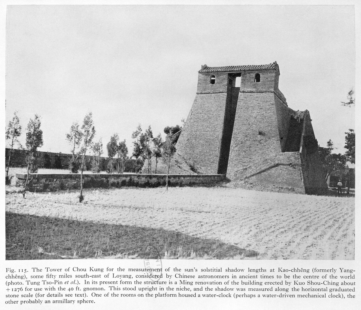 Věž Tchen-Kong, na observatoři v Kao-Tcheng, Čína, kolem roku 1900 od French Photographer