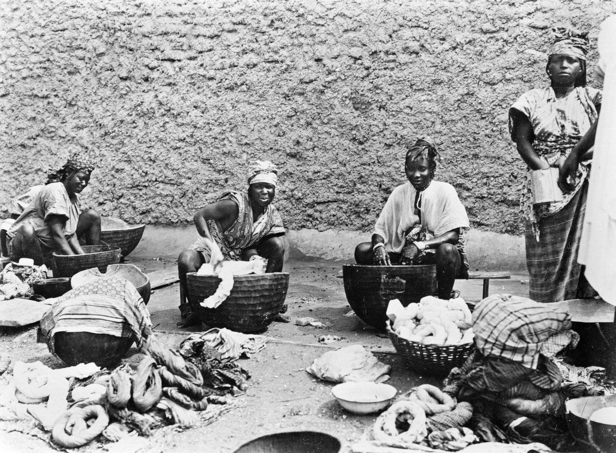 Washing, Senegal, kolem roku 1900 od French Photographer