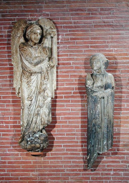 Postavy Zvěstování, z exteriéru Saint-Sernin, Toulouse, kolem 1200 (viz také 105642) od French School