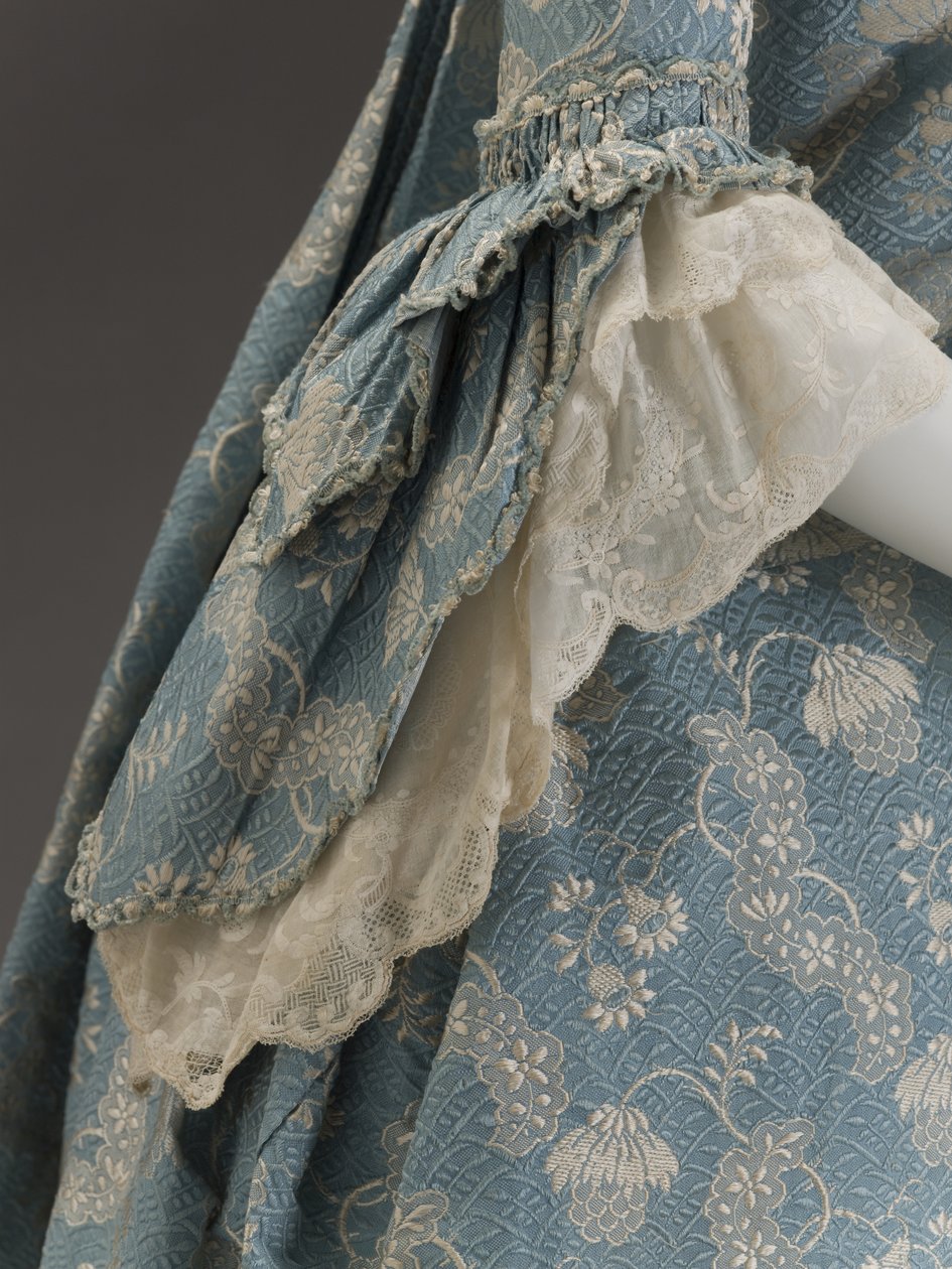Modré šaty, cca 1760 (hedvábný brokát) od French School