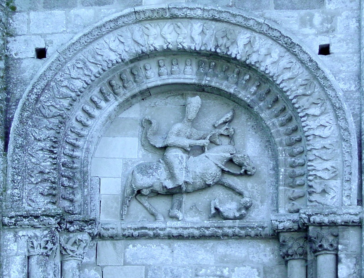 Knight Hawking z fasády od French School