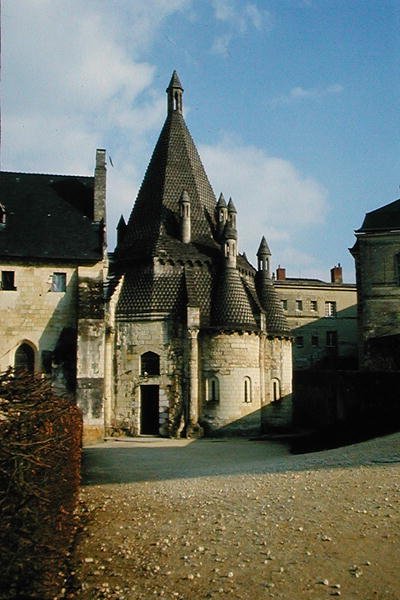 Tour dEvrault od French School
