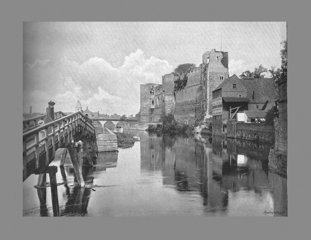 Hrad a most Newark, c1900 od Frith and Co