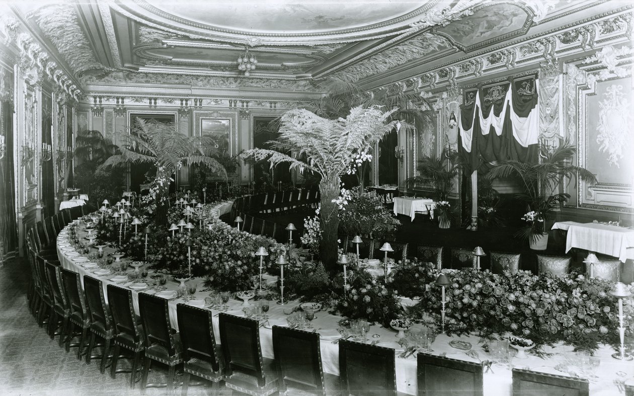 Interiér Metropolitan Club od G.P. Hall und Sohn