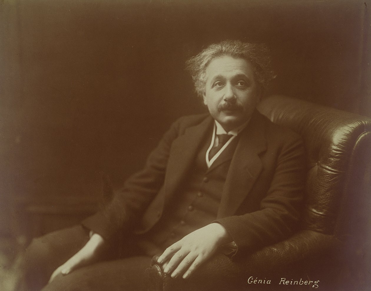 Albert Einstein (1879-1955) možná během své návštěvy Paříže v roce 1922 od Genia Reinberg