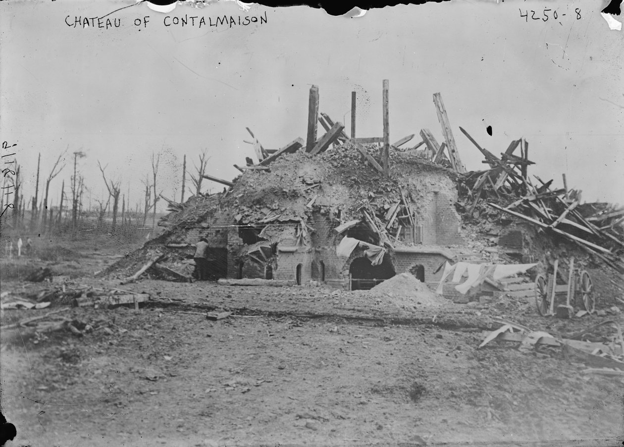 Ruiny zámku v Contalmaison po bitvě na Sommě, 1916 od George Grantham Bain