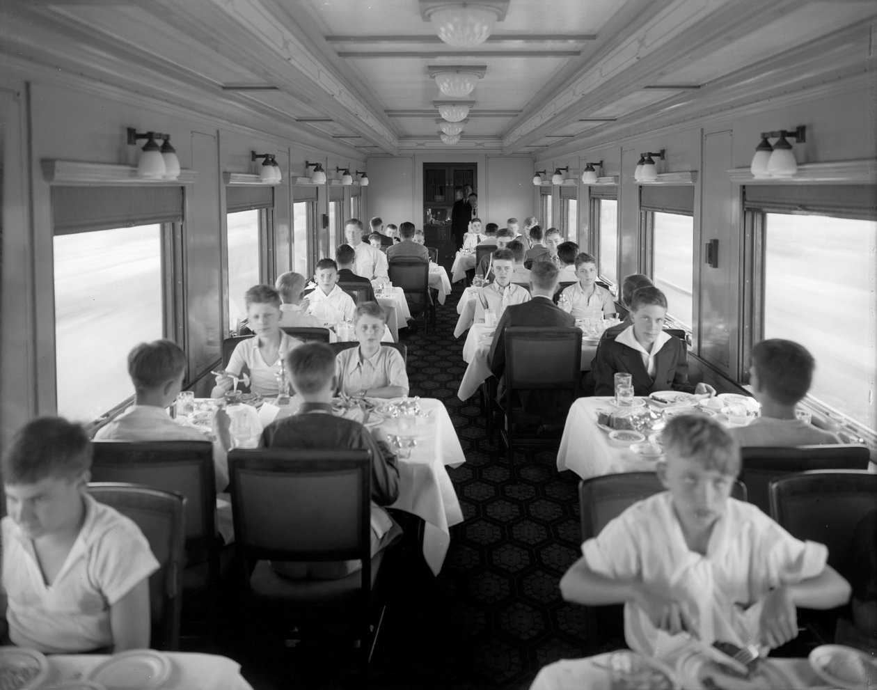 Interiér jídelního vozu DundRGW, kolem roku 1927 od George Lytle Beam