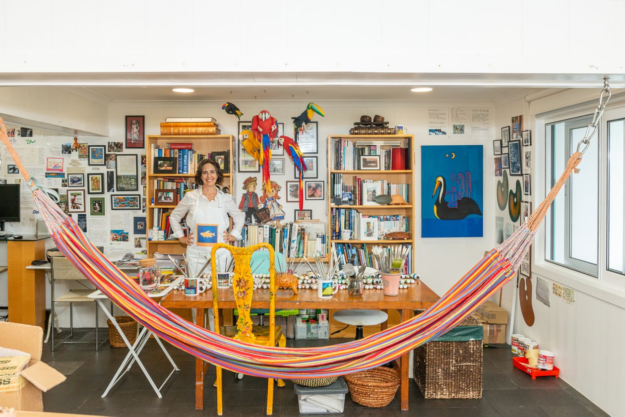 Cristina Rodriguez ve svém studiu, 2022 od Bartolome Esteban and studio Murillo
