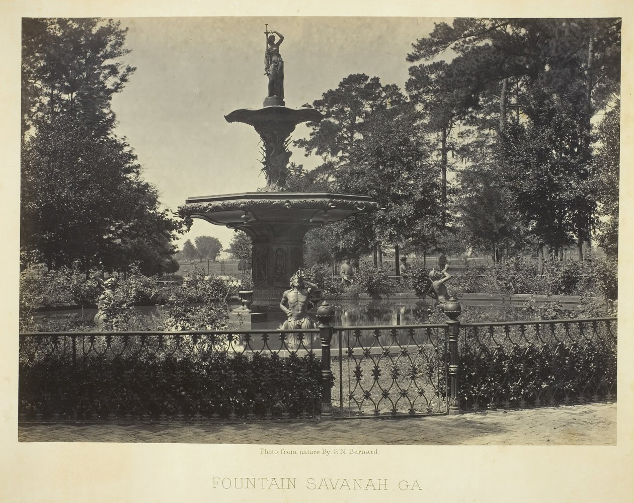 Fontána, Savannah, GA, 1866. od George N. Barnard