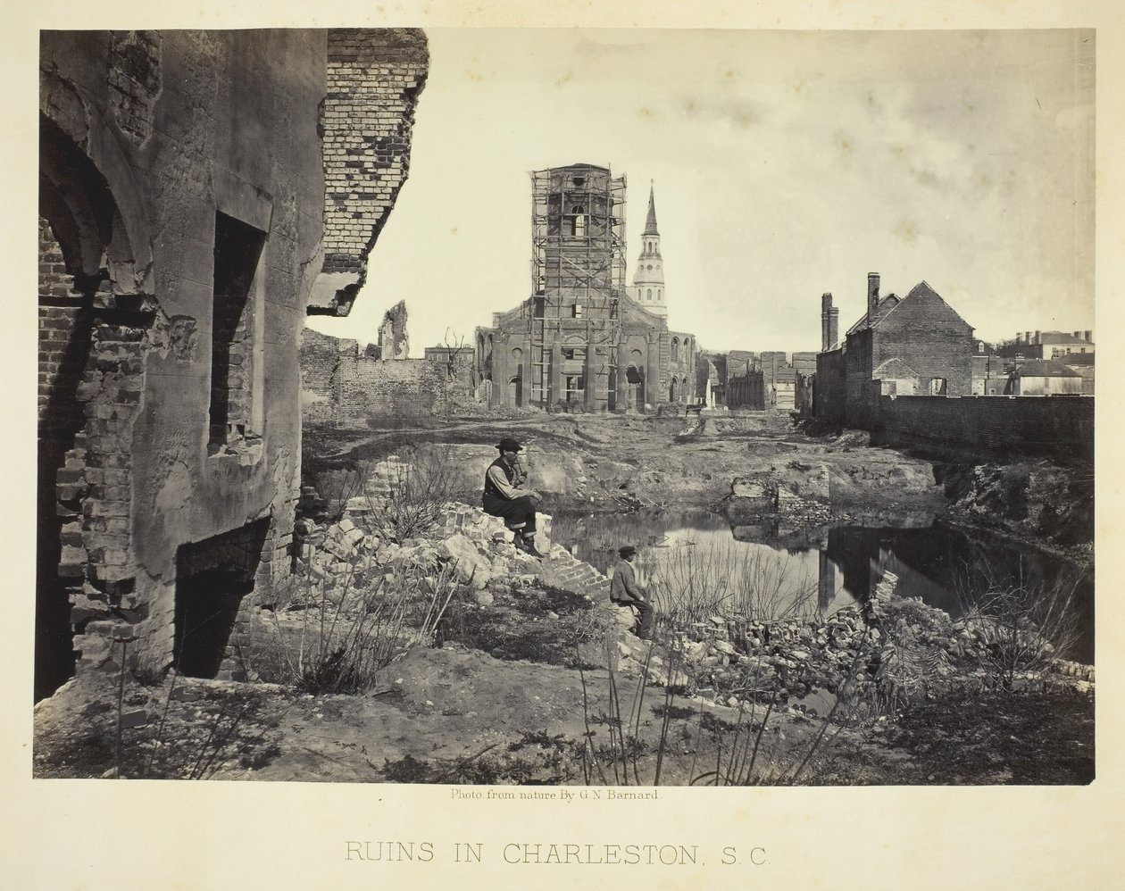 Ruiny v Charlestonu, S.C., 186566. od George N. Barnard