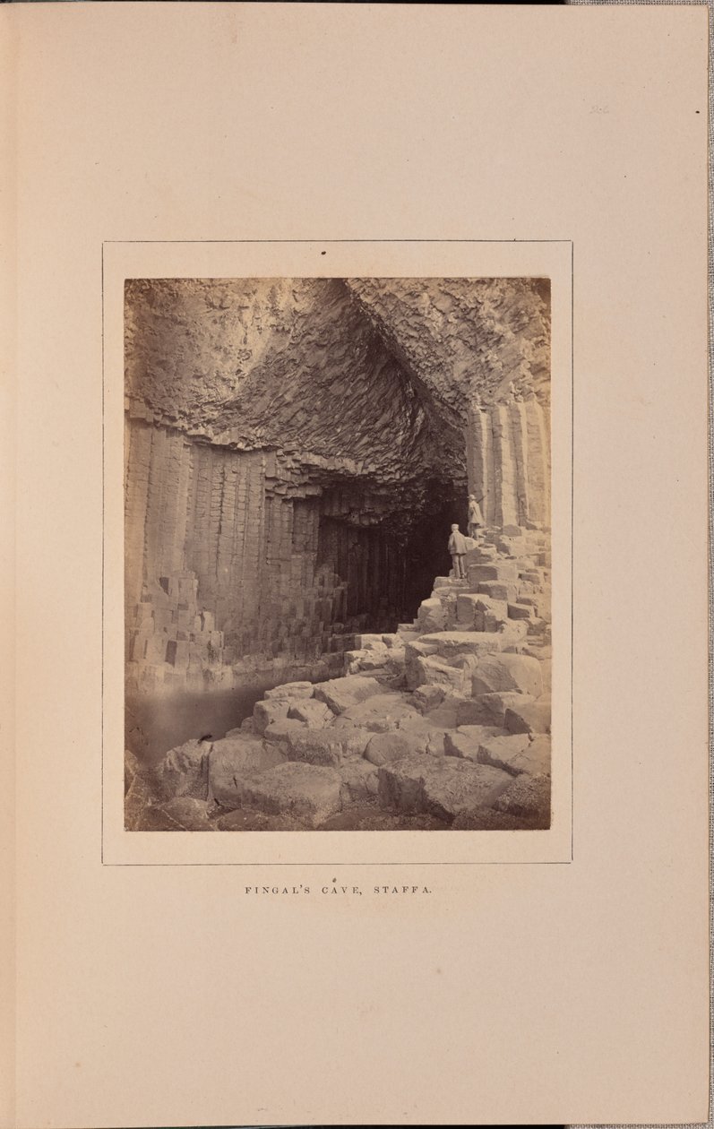 Fingalova jeskyně, Staffa od George Washington Wilson