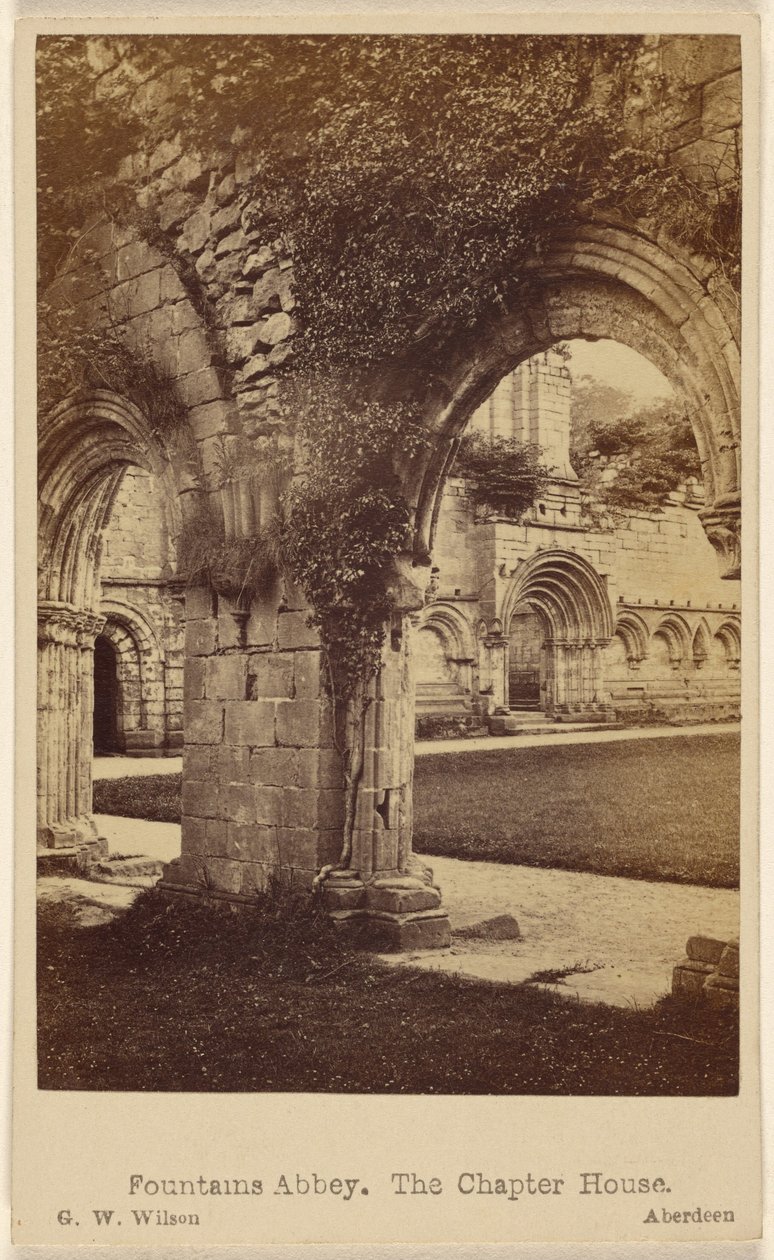 Fountains Abbey. Kapitulní síň. od George Washington Wilson
