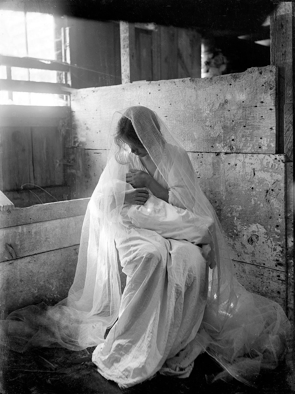 The Manger, 1901 od Gertrude Käsebier