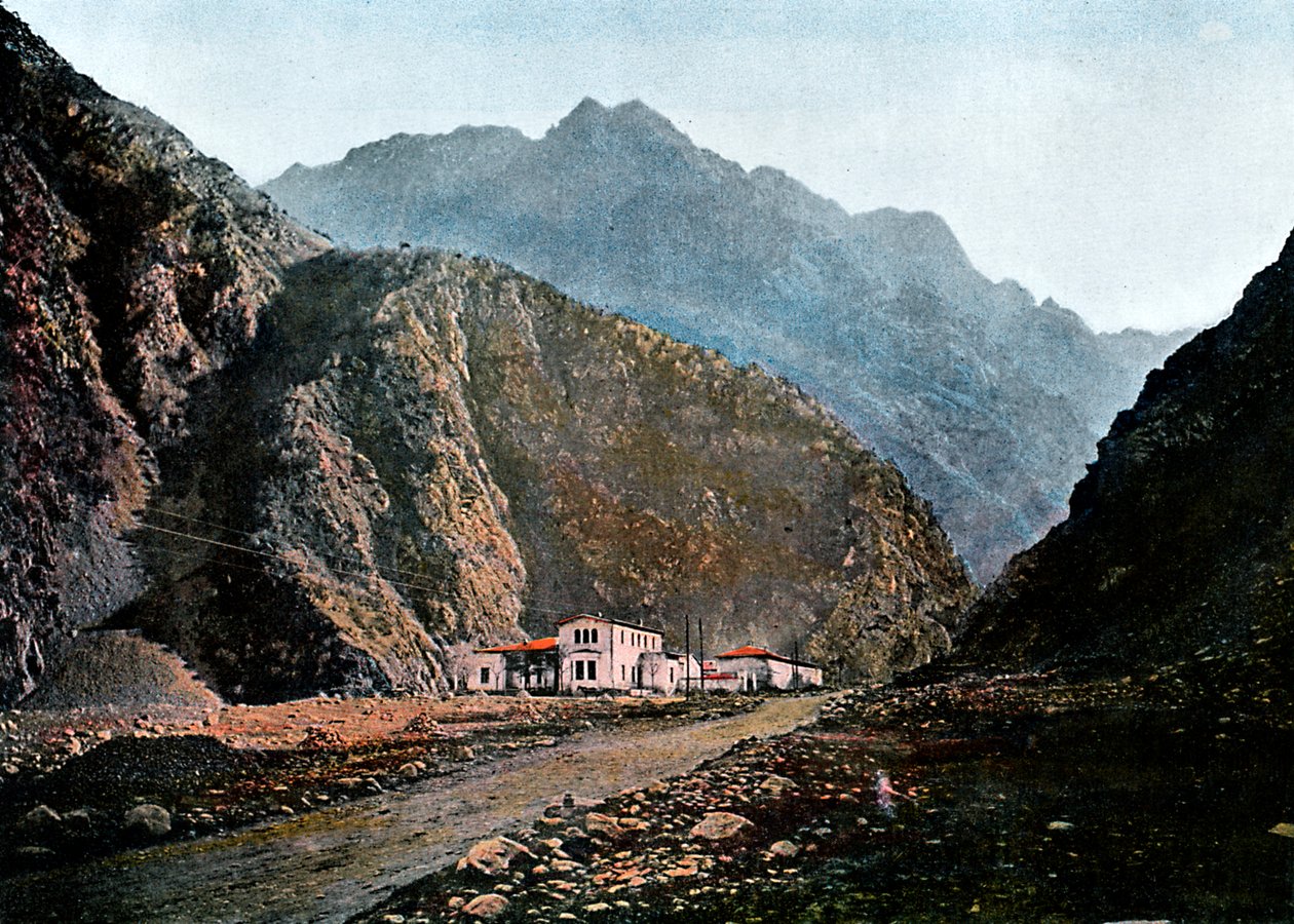 Stanice na vojenské silnici, Kaichaour, c1890. od Gillot