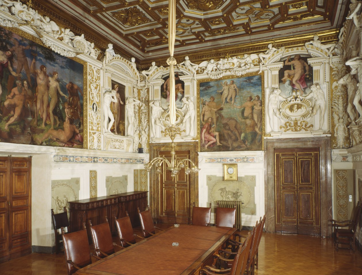 Hall of the Four Seasons od Giulio Mazzoni
