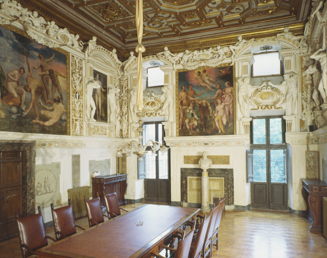 Hall of the Four Seasons od Giulio Mazzoni