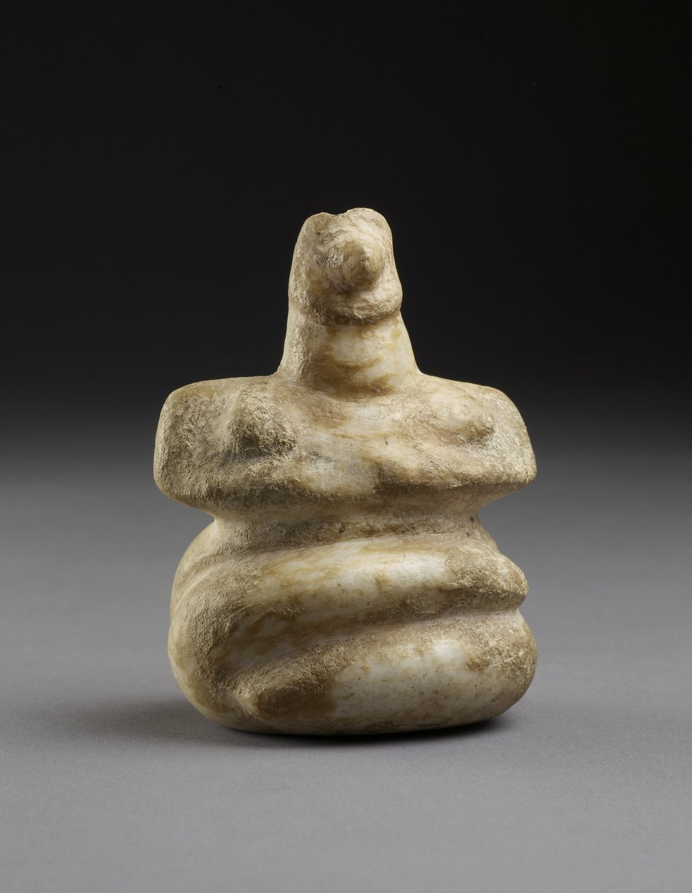 Sedící figurka z Patissie, Cycladic, cca 3000-2000 (mramor) od Greek