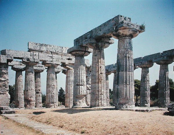 Vnitřní kolonáda chrámu Héry I., cca 550 př. Kr od Greek