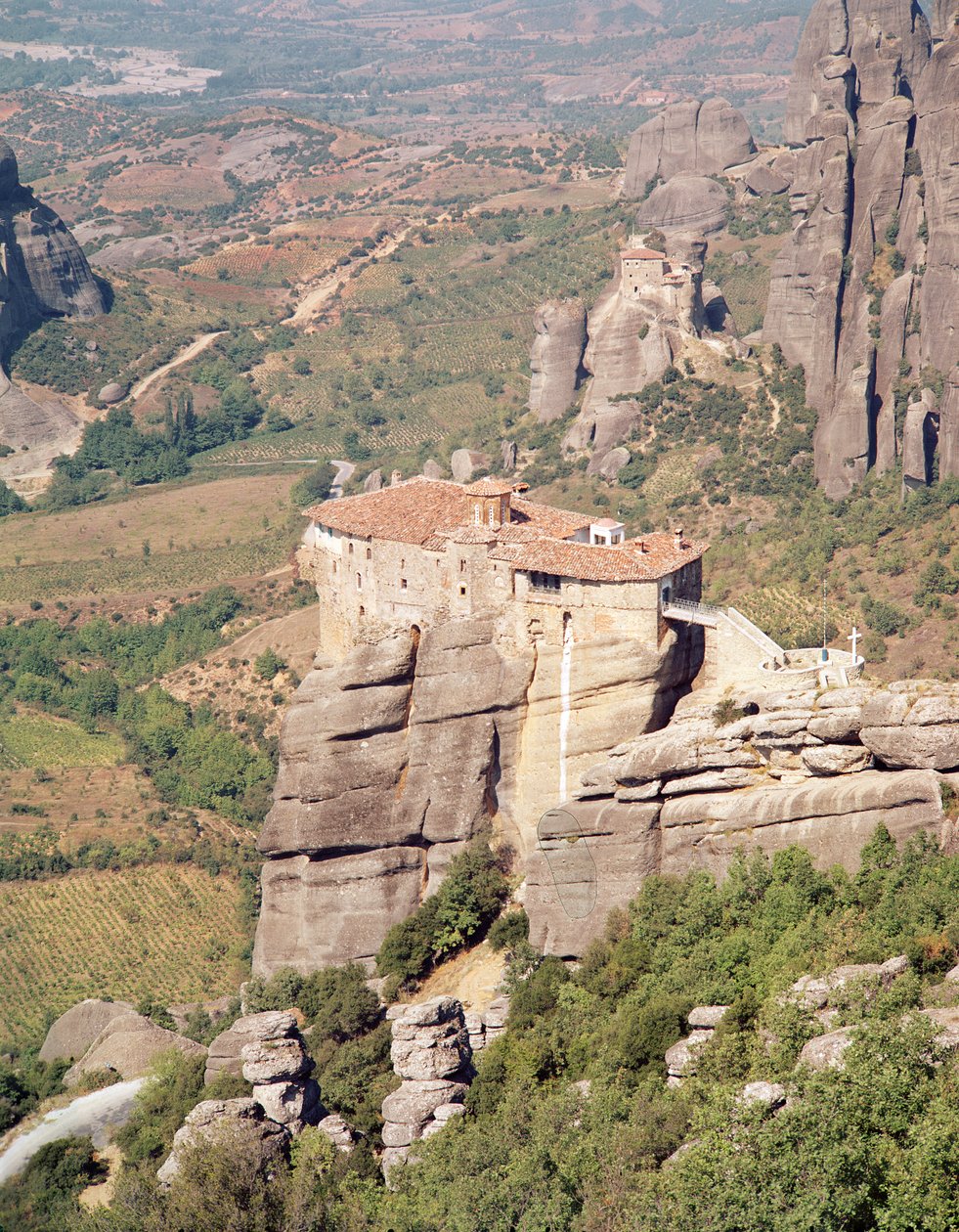 Pohled na klášter Roussanou od Greek School