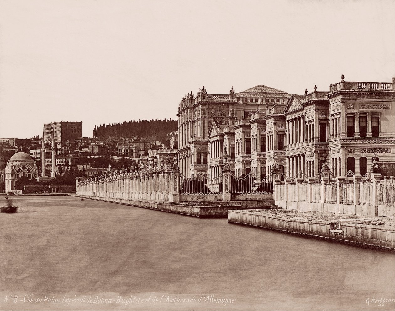 Palác Dolmabahçe a německé velvyslanectví od Guillaume Berggren