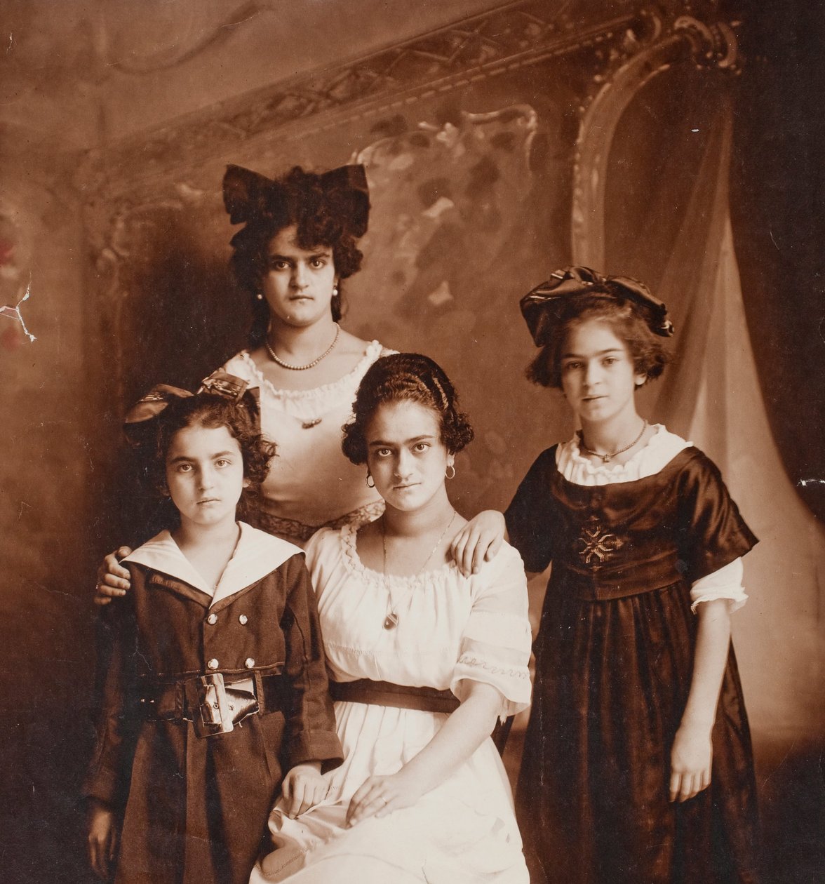 Matilde, Adriana, Frida a Cristina Kahlo od Guillermo Kahlo