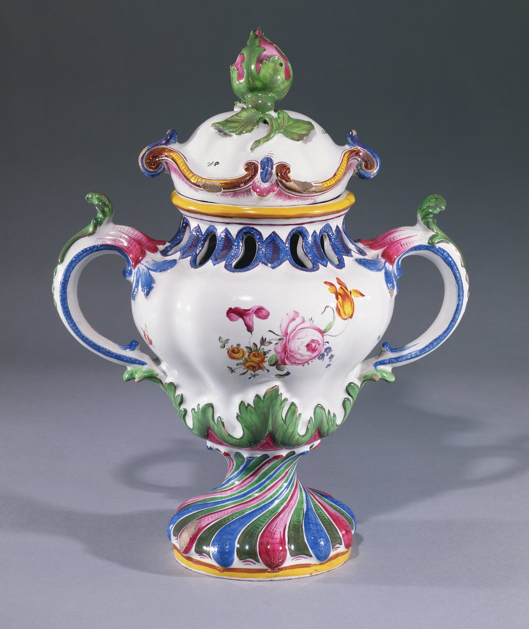 Váza Pot-pourri, vyrobená ve Štrasburku, kolem 1754-60 (keramika) od Hannong Family