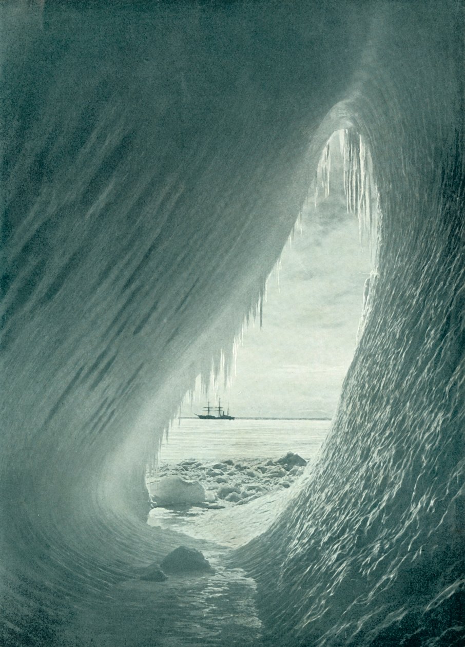 The Arch Berg from Within, c19101913, 1913 od Herbert Ponting