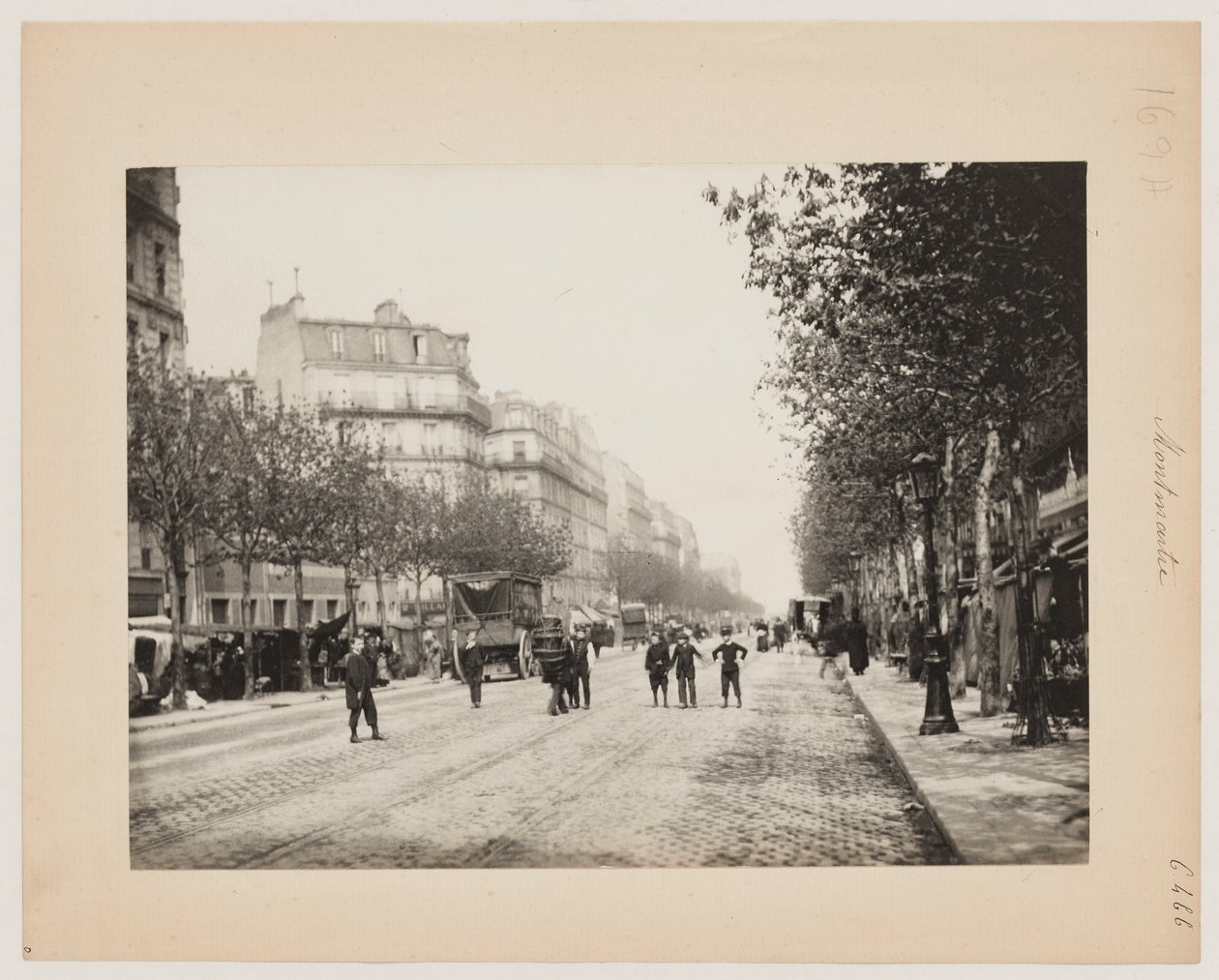 Ulice na Montmartru, Paříž, asi 1890 (foto) od Hippolyte Blancard