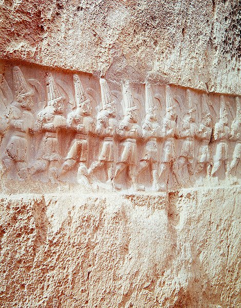Průvod ozbrojených bohů od Hittite