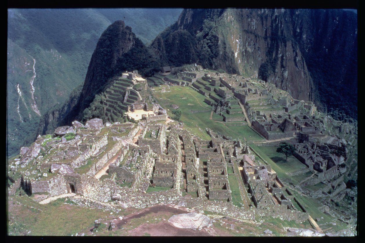 Celkový pohled na citadelu na Machu Picchu od Incan