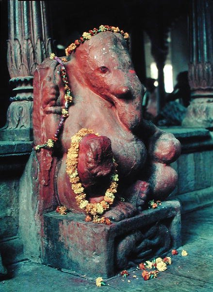 Sloní bůh, Ganesh (malovaný kámen) od Indian School