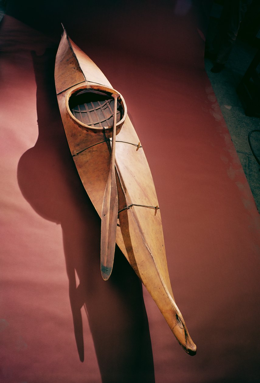 Tlingit kajak (dřevo) od Inuit School