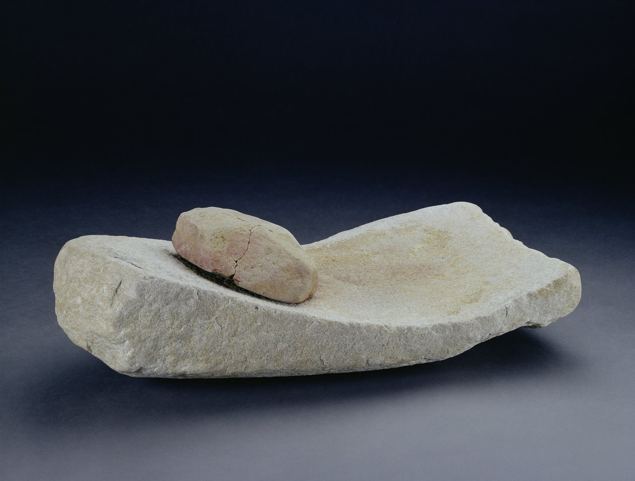 Sedlo quern s brusným kamenem, z farmy v Mingies Ditch, Oxfordshire, doba železná od Iron Age