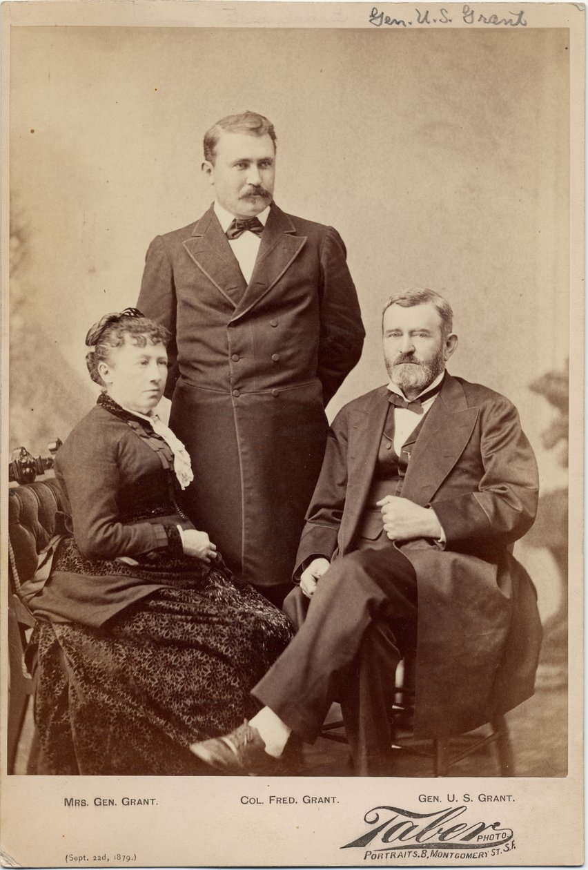 Julia T (Dent) Grantová (1826-1902); Ulysses Simpson Grant (1822-85), armádní generál Unie, 18. prezident USA; Plukovník Frederick Dent Grant (1850-1912) (foto alba) od Isaiah Taber